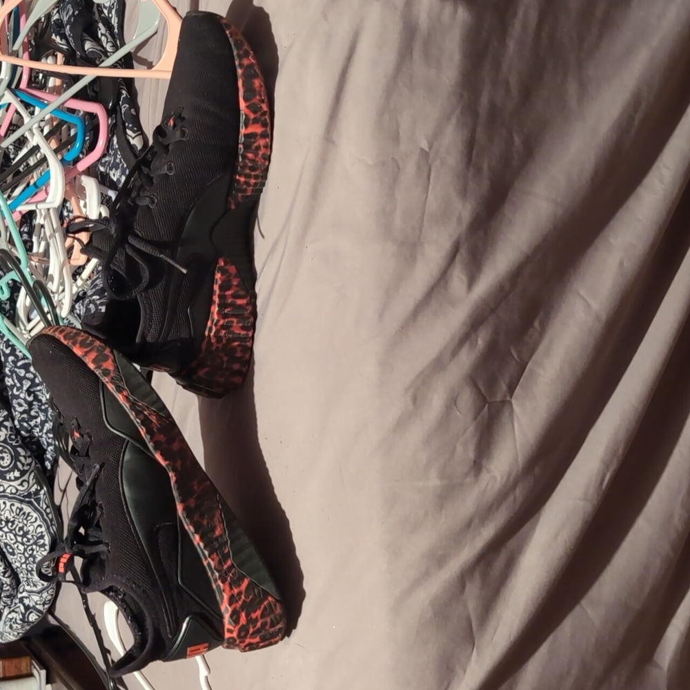 Puma running shoes cheetah print pink bottoms